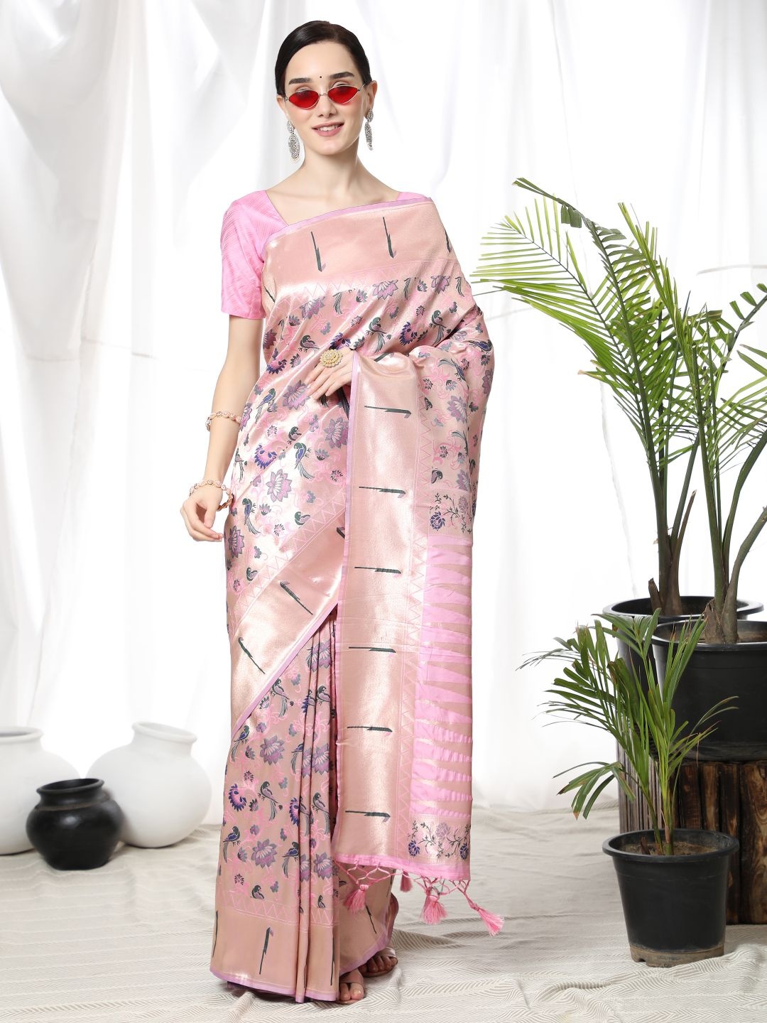 

VISHNU WEAVES Floral Woven Design Zari Pure Silk Paithani Saree, Pink