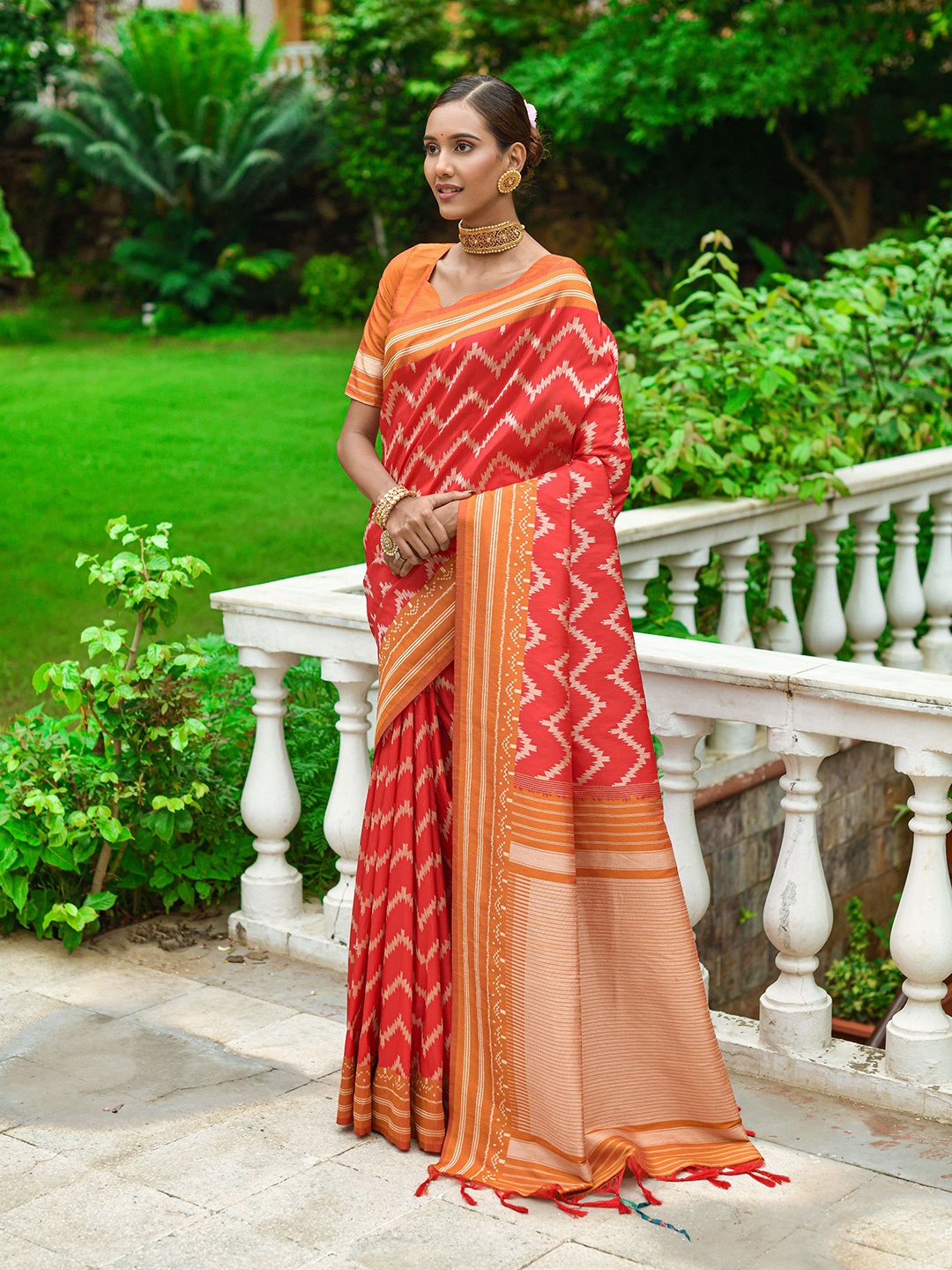 

VISHNU WEAVES Ethnic Motifs Woven Design Zari Bhagalpuri Saree, Red