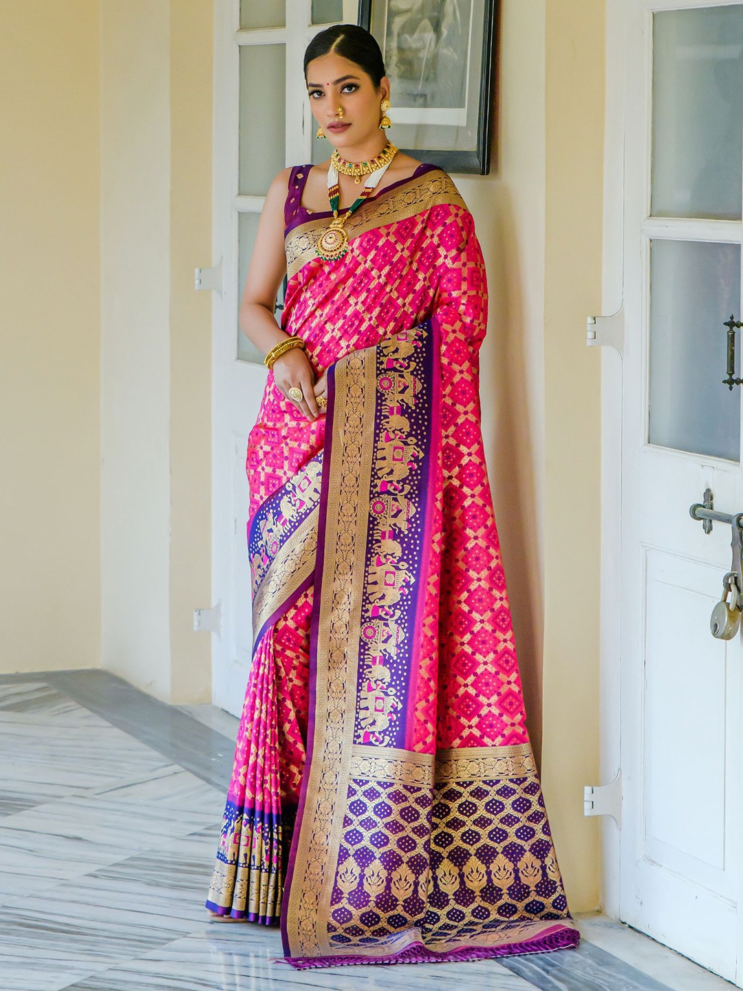 

VISHNU WEAVES Ethnic Motifs Woven Design Zari Pure Silk Banarasi Saree, Pink