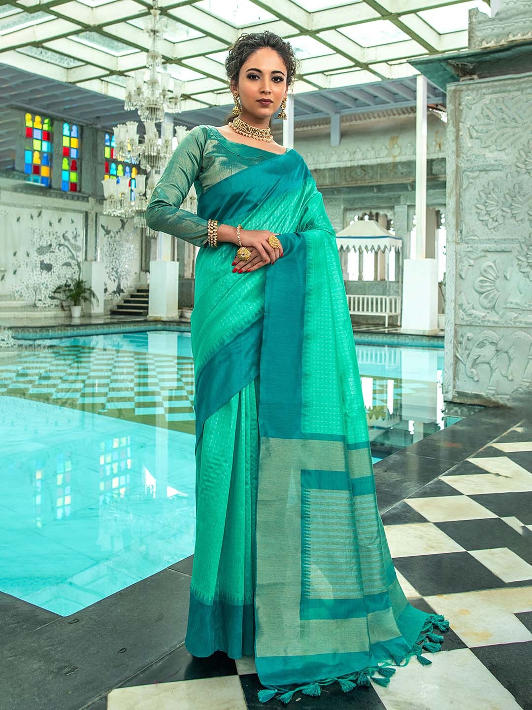 

VISHNU WEAVES Checked Woven Design Zari Saree, Turquoise blue
