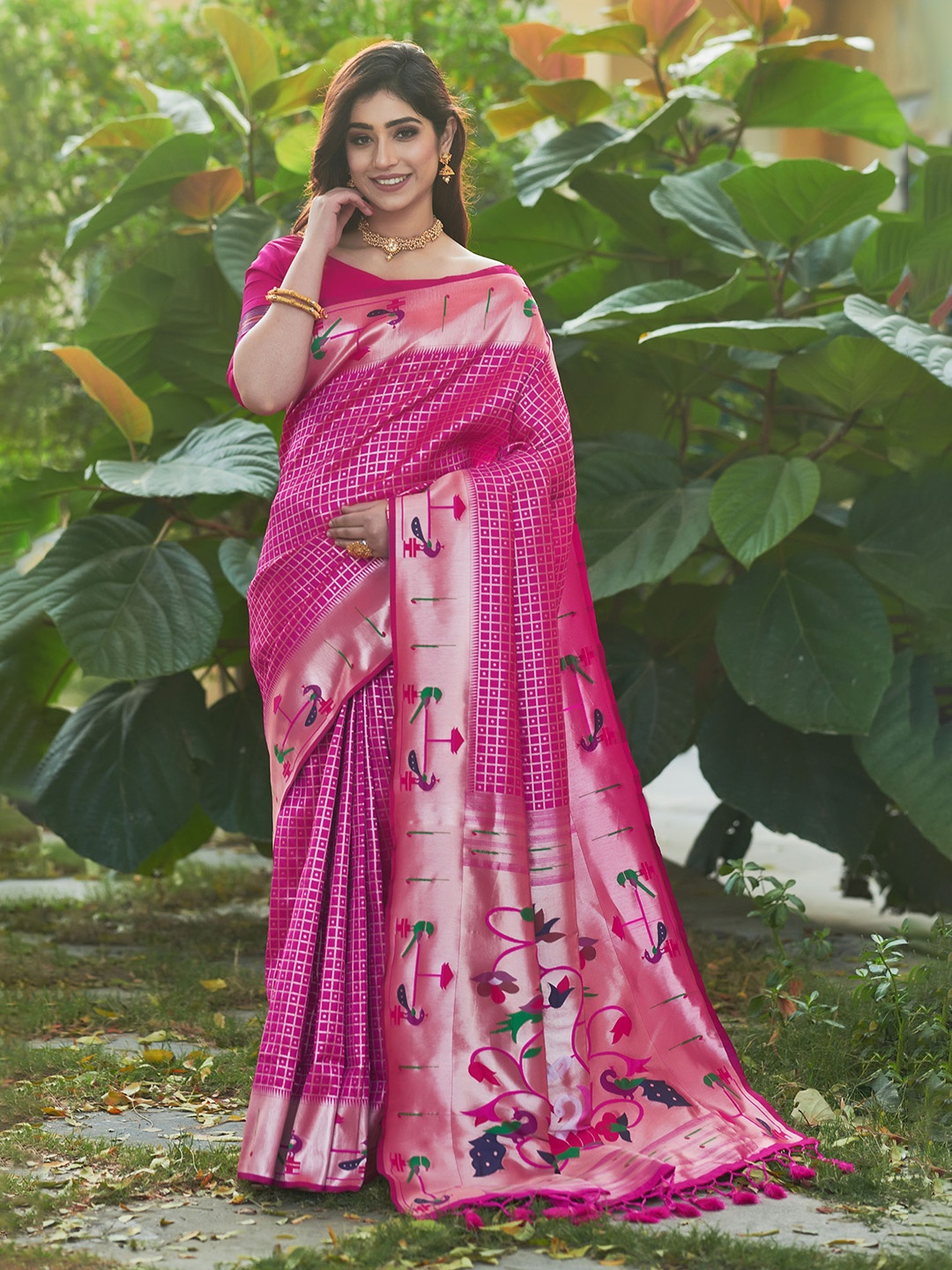 

VISHNU WEAVES Ethnic Motifs Zari Pure Silk Paithani Saree, Pink