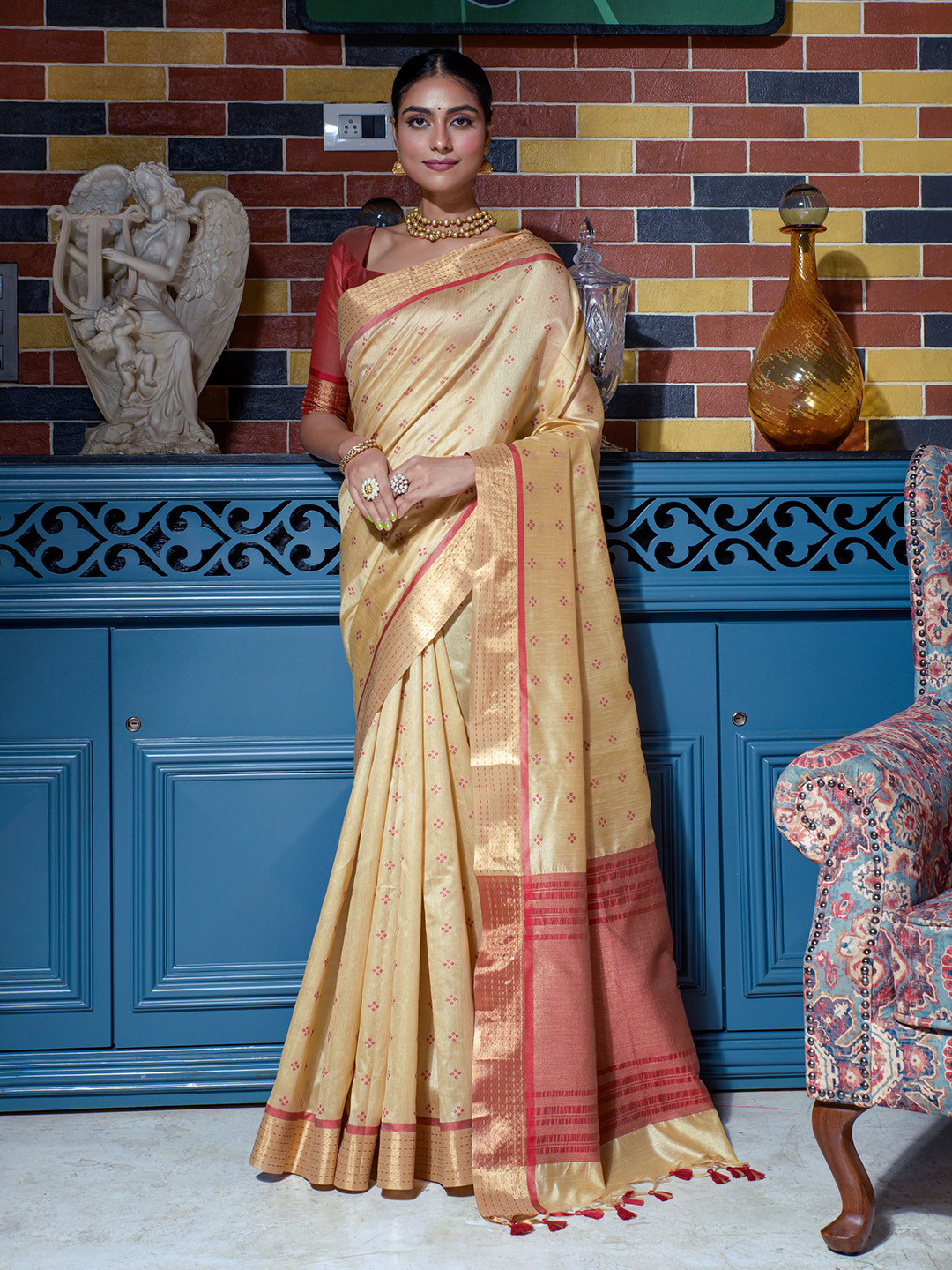 

VISHNU WEAVES Ethnic Motifs Woven Design Zari Detail Saree, Beige