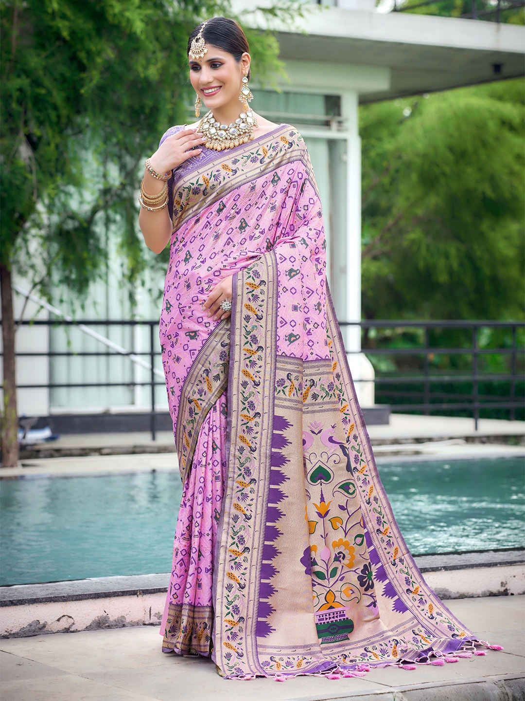 

VISHNU WEAVES Warli Woven Design Zari Pure Silk Patola Saree, Pink