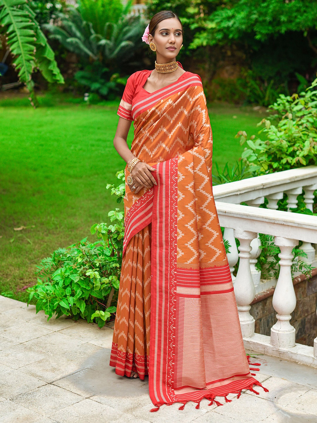 

VISHNU WEAVES Geometric Woven Design Zari Bhagalpuri Saree, Orange