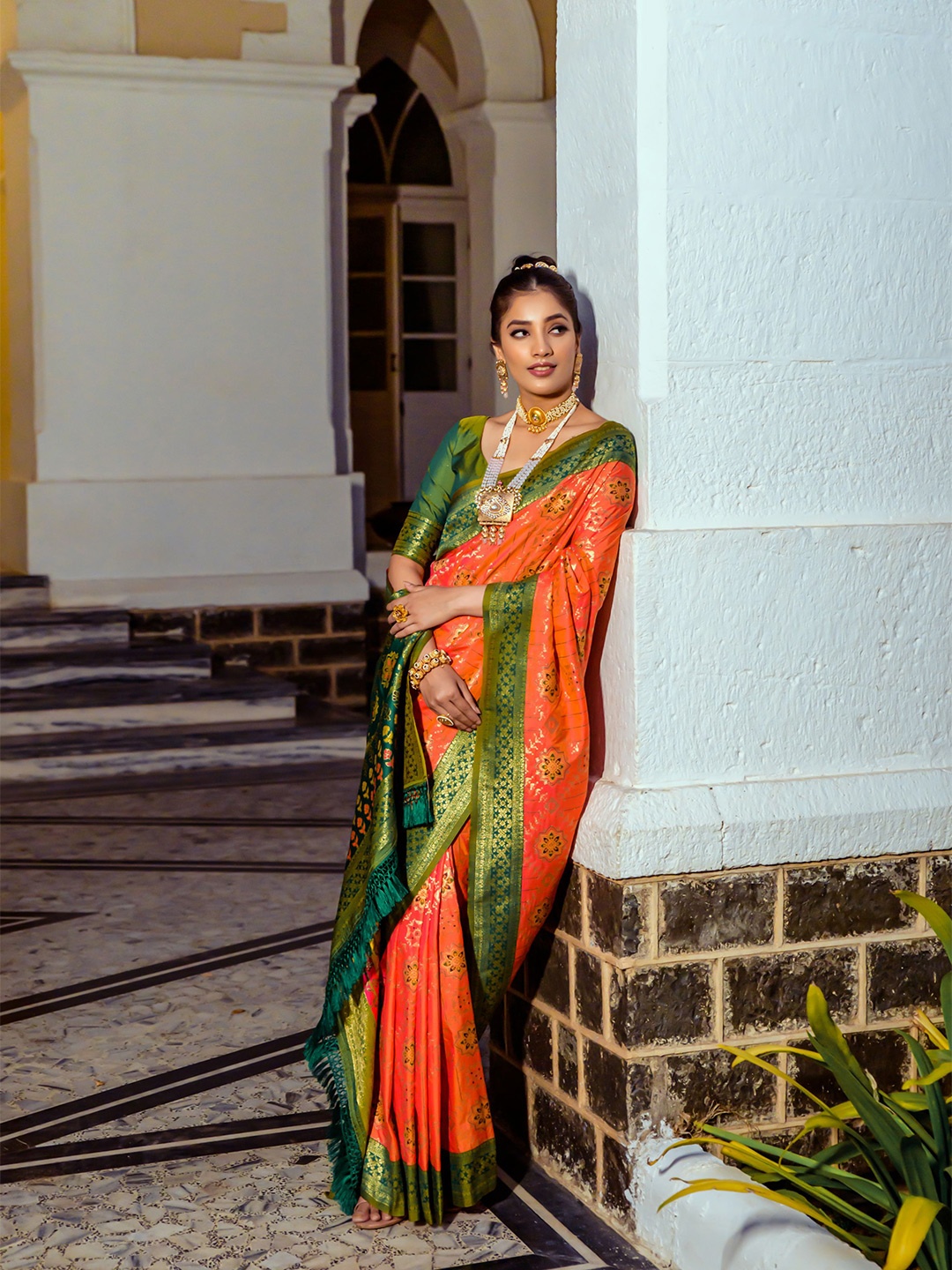 

VISHNU WEAVES Floral Woven Design Zari Pure Silk Patola Saree, Orange