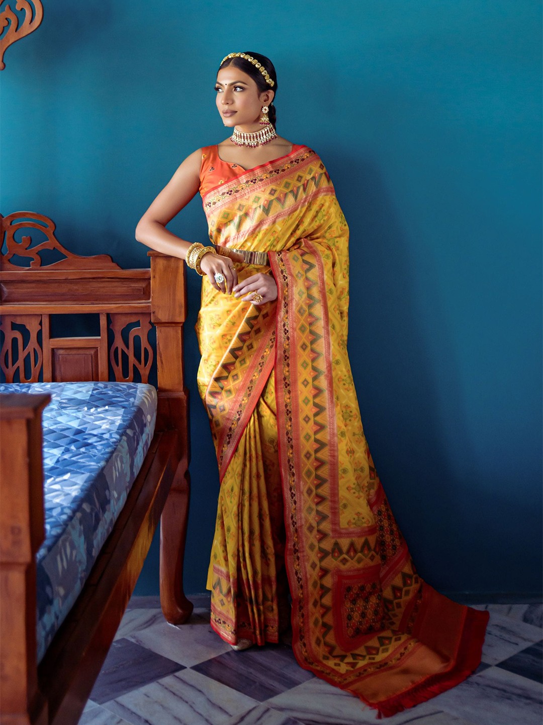 

VISHNU WEAVES Ethnic Motifs Zari Pure Silk Patola Saree, Yellow
