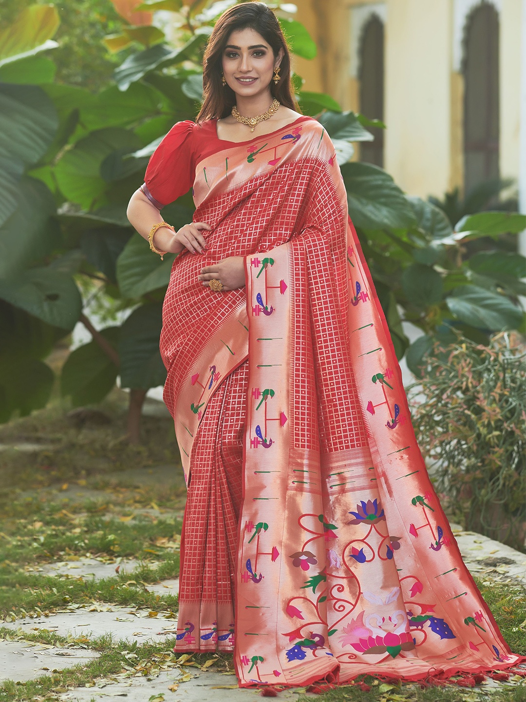 

VISHNU WEAVES Woven Design Zari Pure Silk Paithani Saree, Red