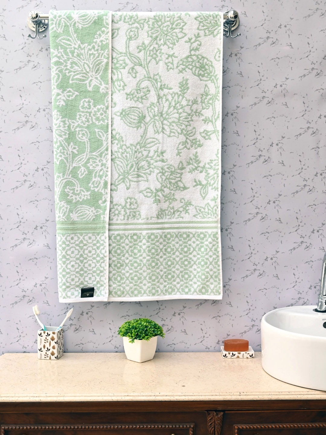 

AVI Living Green & White Self Design 550 GSM Cotton Bath Towel