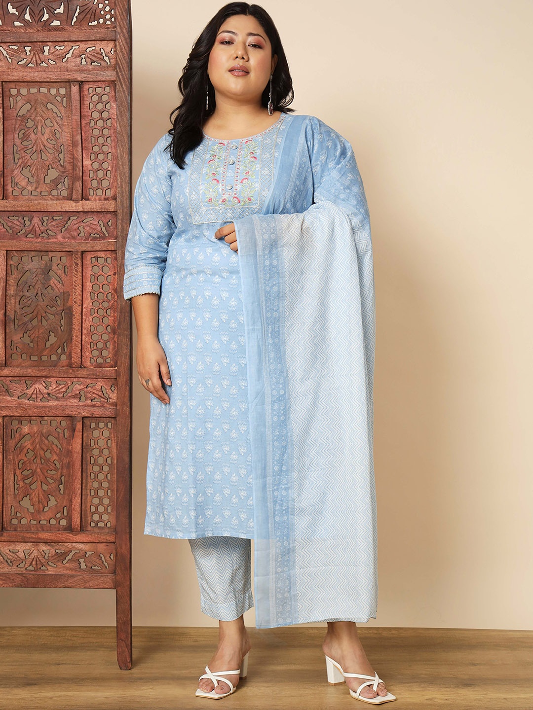 

Vbuyz Plus Size Floral Embroidered Regular Gotta Patti Kurta With Trousers & Dupatta, Blue