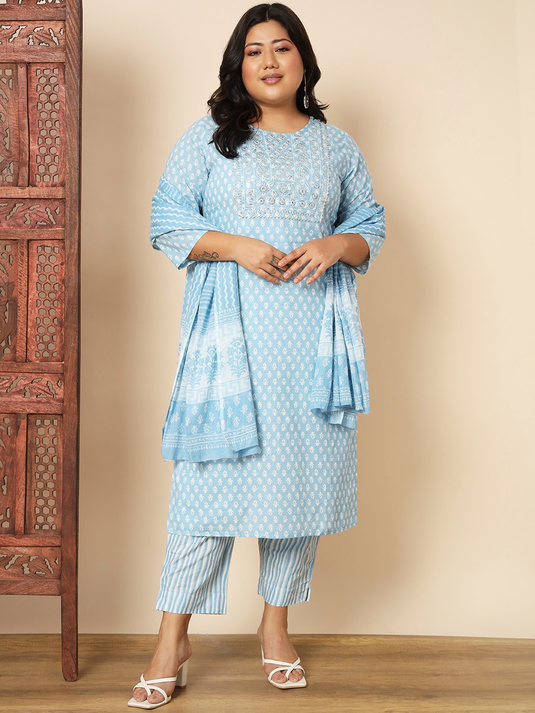 

Vbuyz Floral Printed Regular Mirror Work Kurta & Trousers With Dupatta, Blue