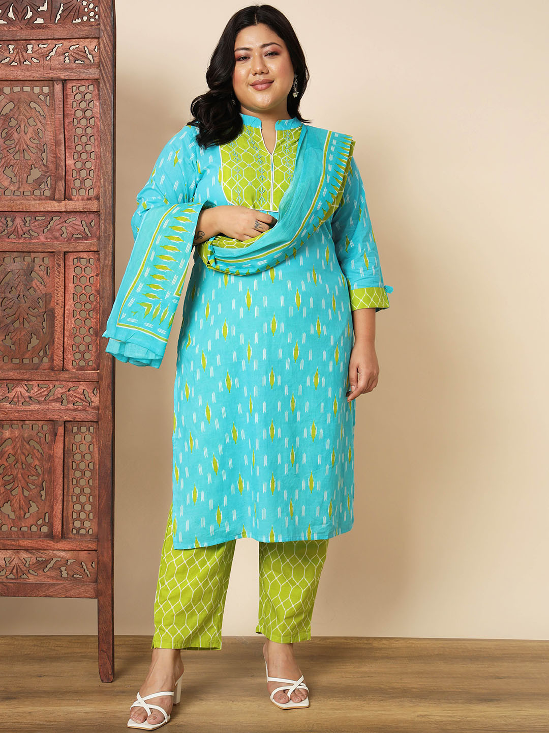 

Vbuyz Plus Size Ethnic Motifs Printed Regular Thread Work Kurta & Trousers With Dupatta, Blue