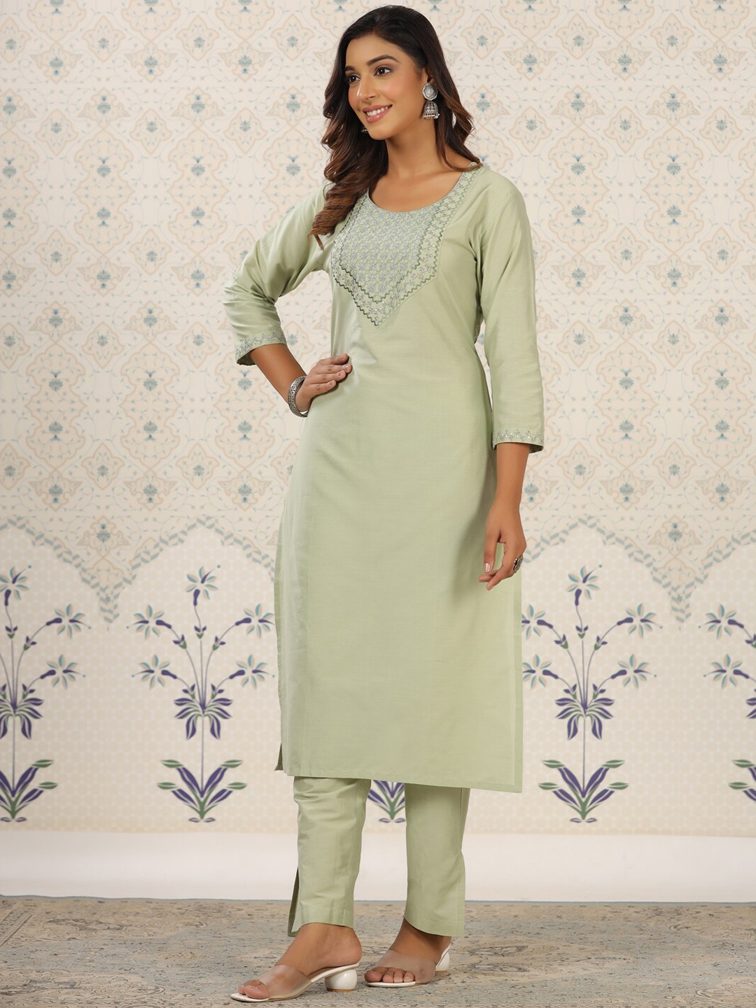 

Ode by House of Pataudi Ethnic Motifs Embroidered Kurta, Lime green