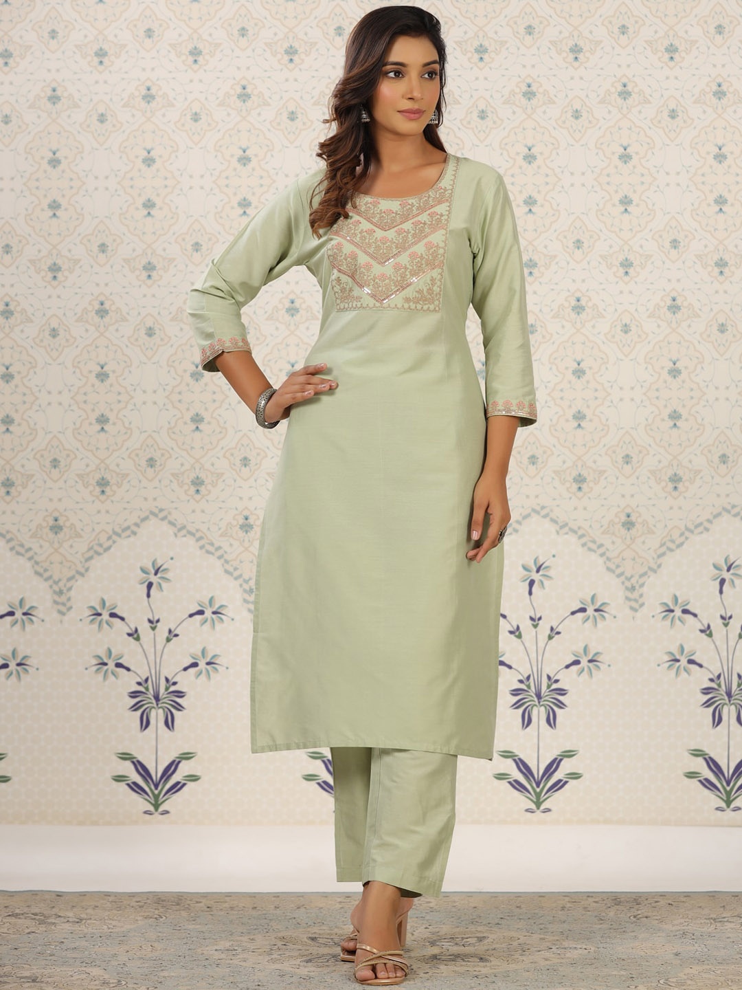 

Ode by House of Pataudi Floral Embroidered Sequinned Kurta, Lime green
