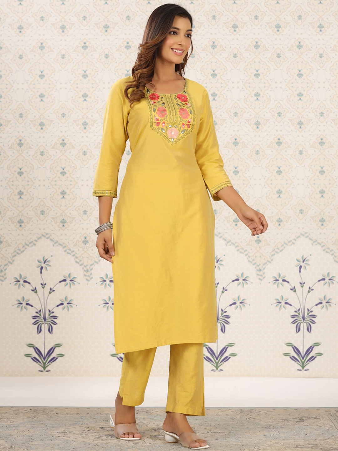 

Ode by House of Pataudi Floral Embroidered Sequinned Kurta, Yellow