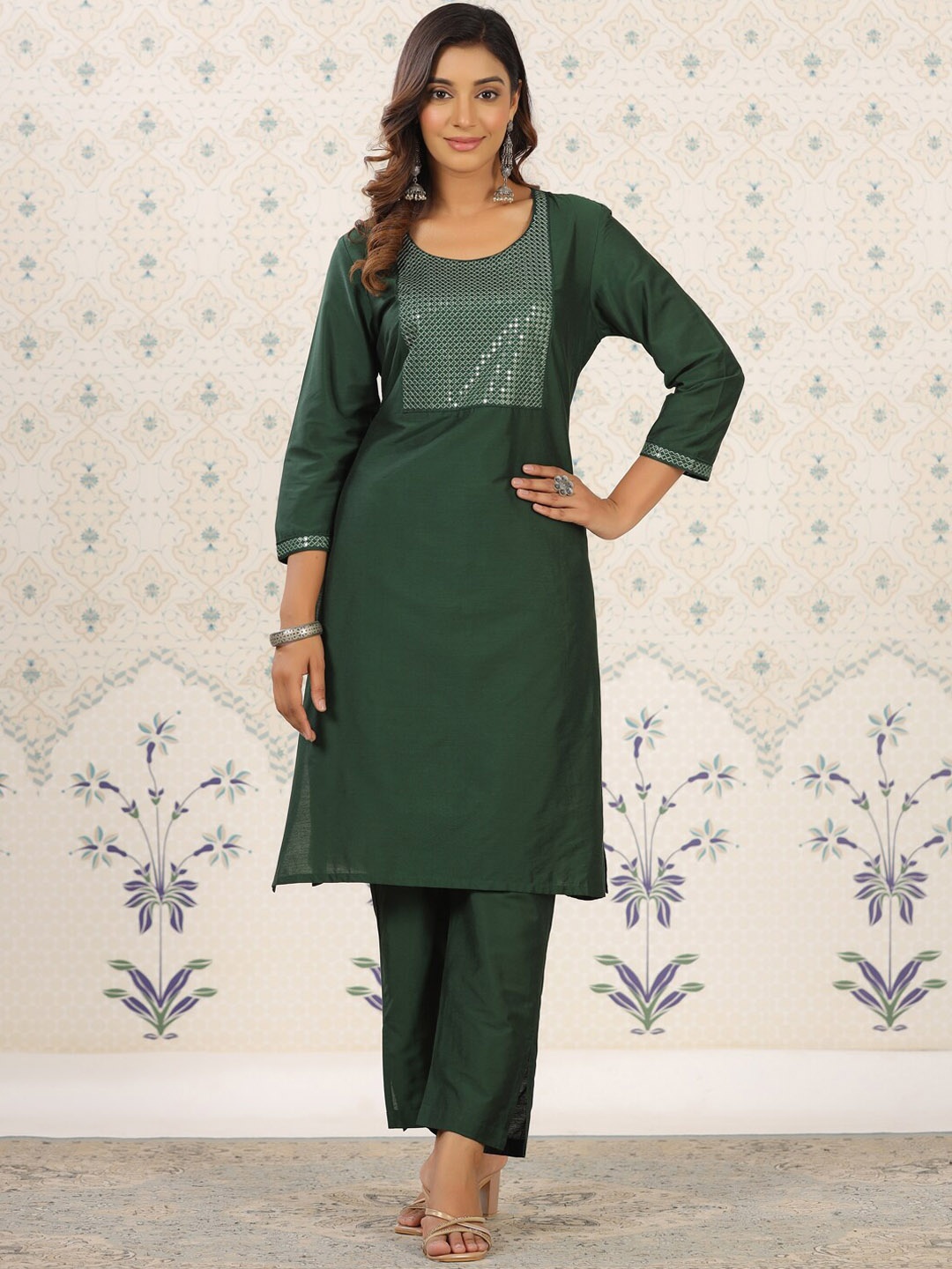 

Ode by House of Pataudi Sequins Embellished Straight Kurta, Green