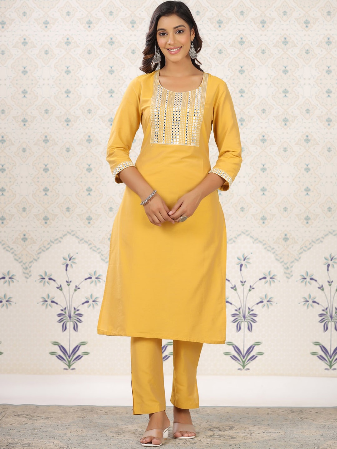 

Ode by House of Pataudi Geometric Yoke Design Mirror Work Straight Kurta, Yellow
