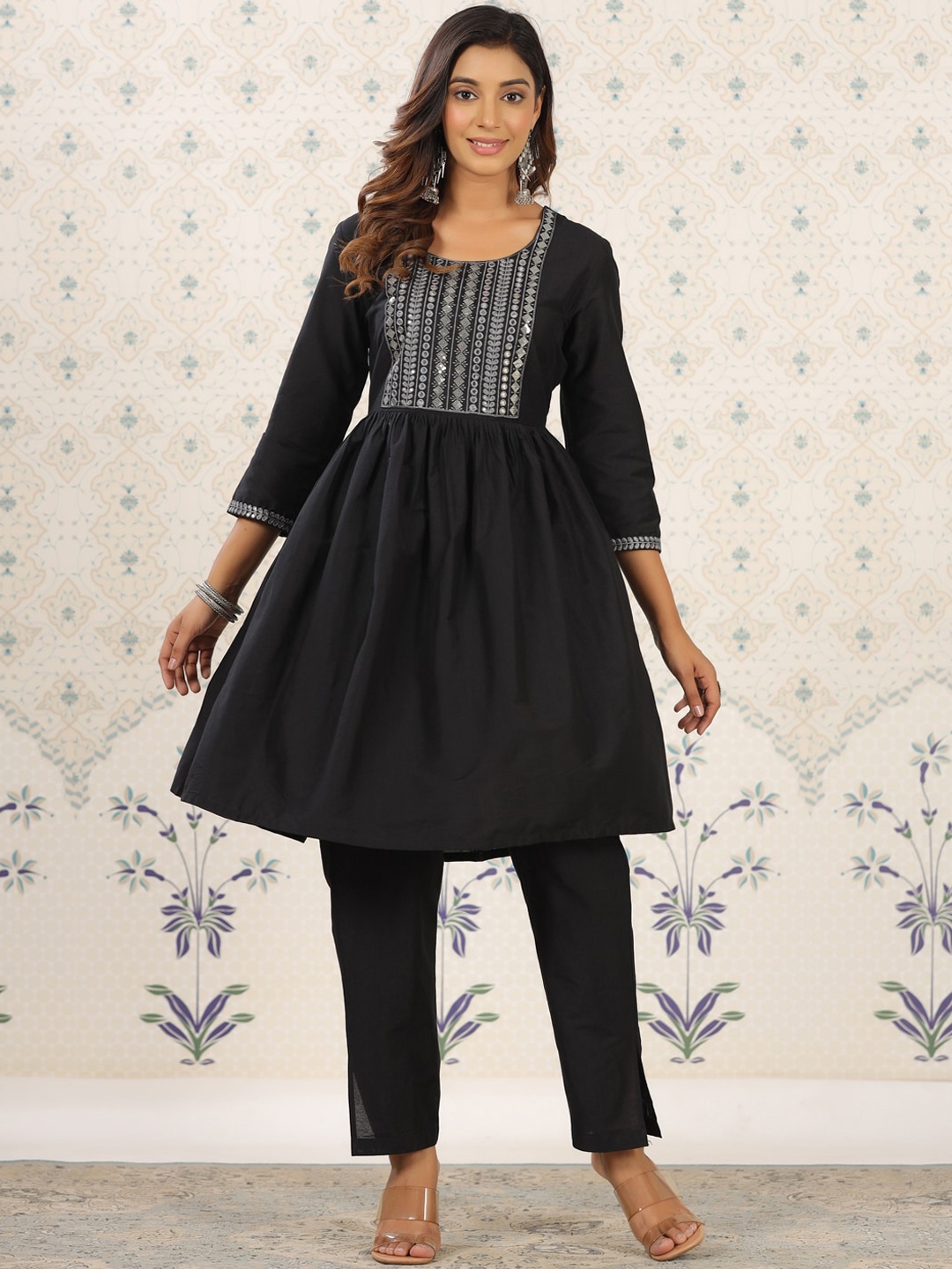 

Ode by House of Pataudi Geometric Yoke Design Mirror Work A-Line Kurta, Black