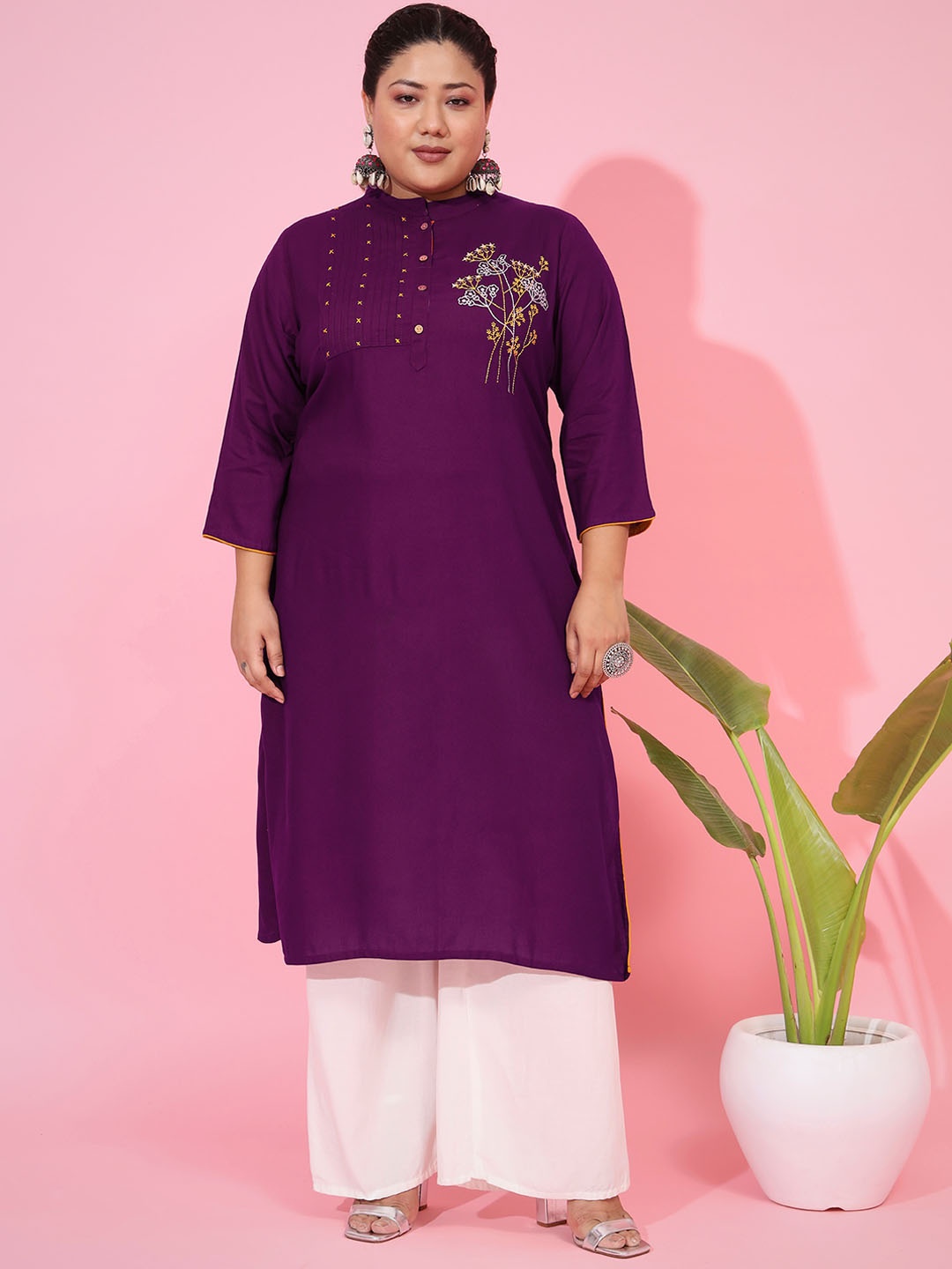 

Vbuyz Plus Size Floral Embroidered Kurta, Purple