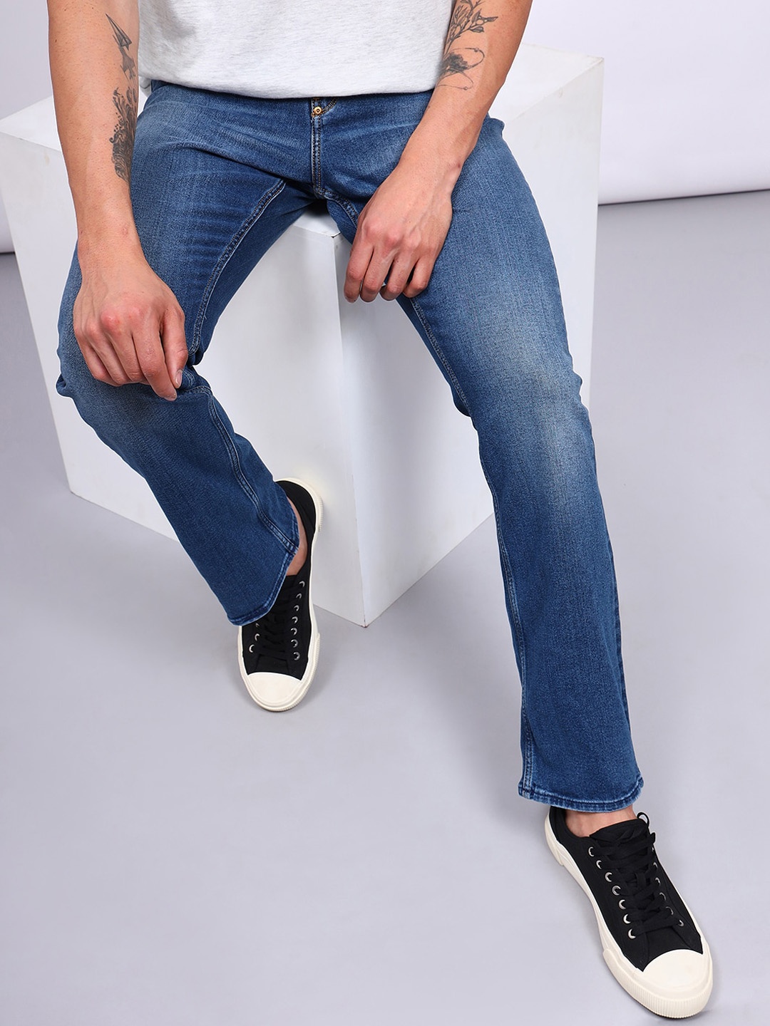 

Lee Men Mid-Rise Relaxed Fit Clean Look Light Fade Stretchable Jeans, Blue