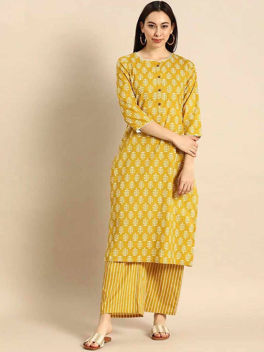 

AARYAHI Ethnic Motifs Printed Round Neck Straight Kurta & Palazzos, Yellow