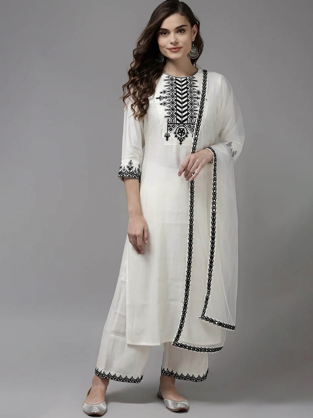 

AARYAHI Women White Floral Yoke Design Regular Kurti with Palazzos & With Dupatta