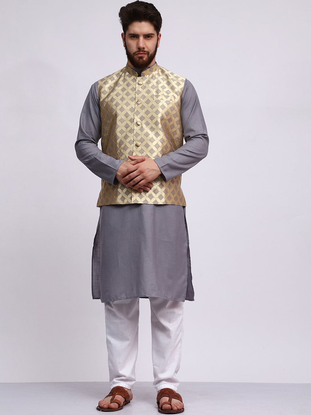 

MAG Mandarin Collar Regular Kurta with Pyjamas & Woven Design Nehru Jacket, Grey