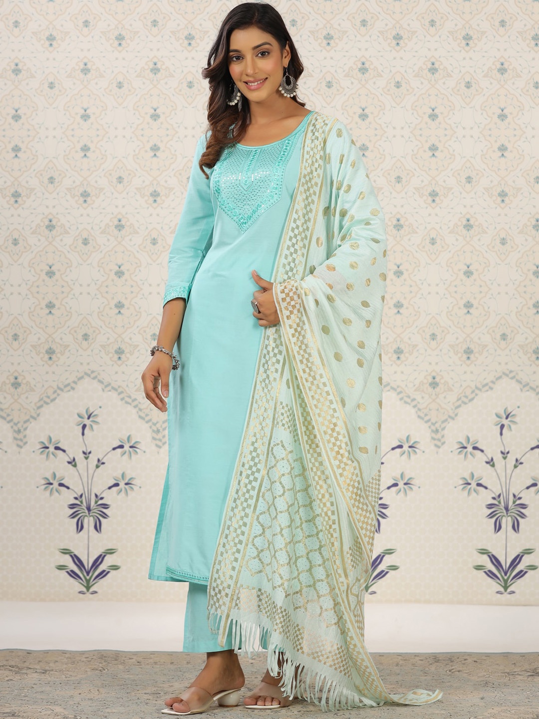 

Ode by House of Pataudi Floral Yoke Design Thread Work Kurta with Trousers & Dupatta, Sea green