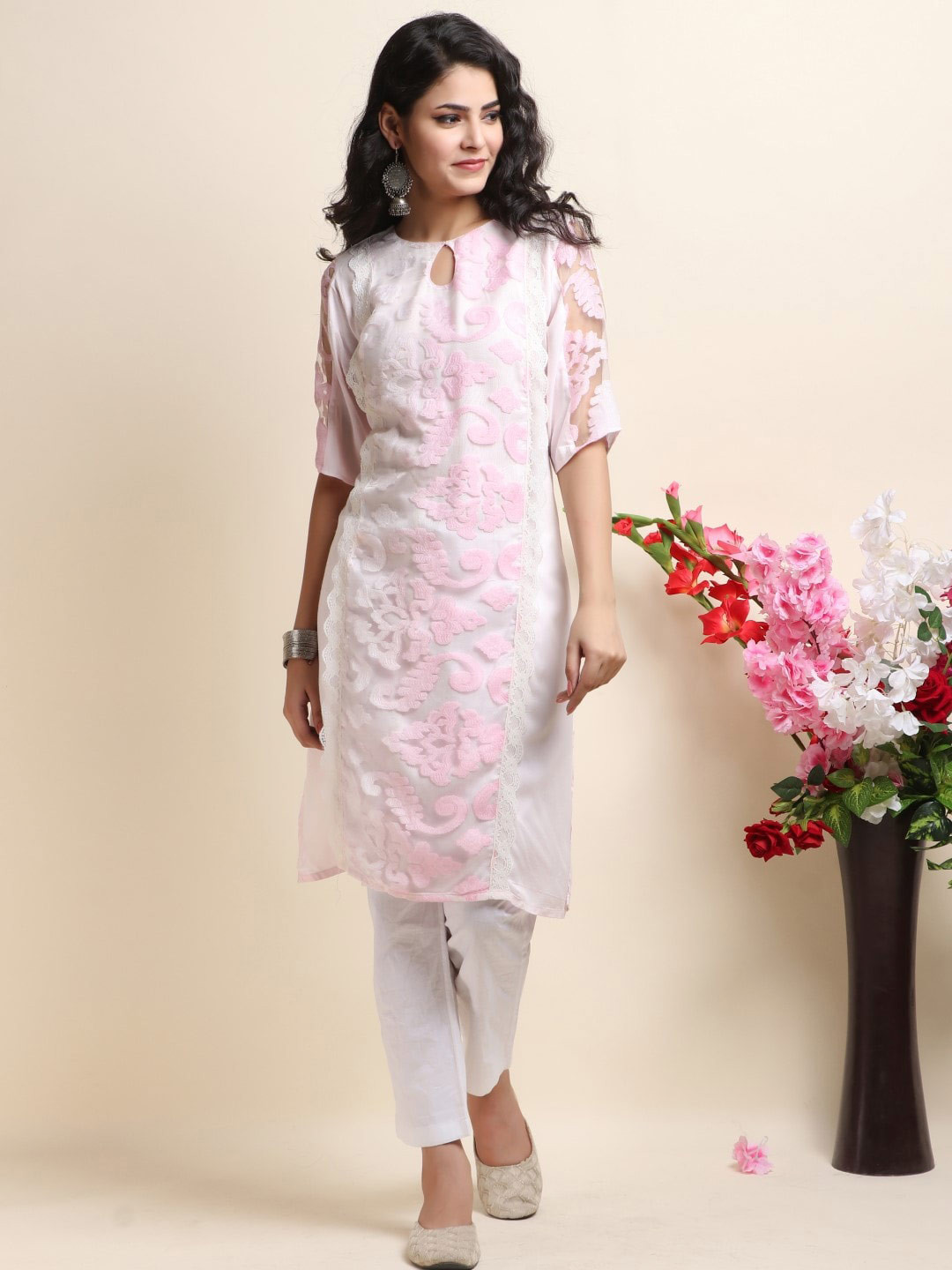 

Trinjann Ethnic Motifs Printed Pure CottonKurta, White