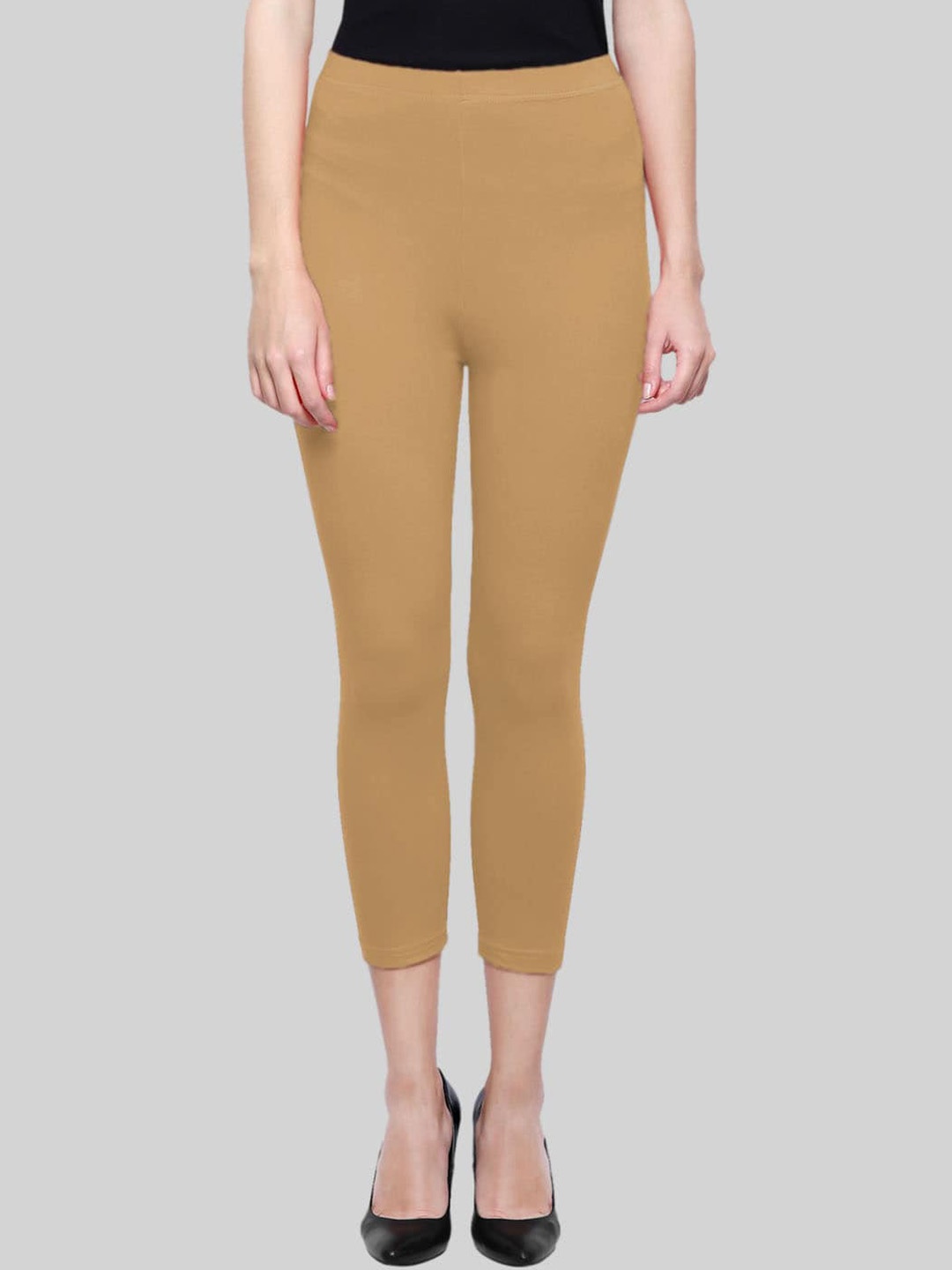 

SAUNDARYA Three Fourth-Length Leggings, Beige