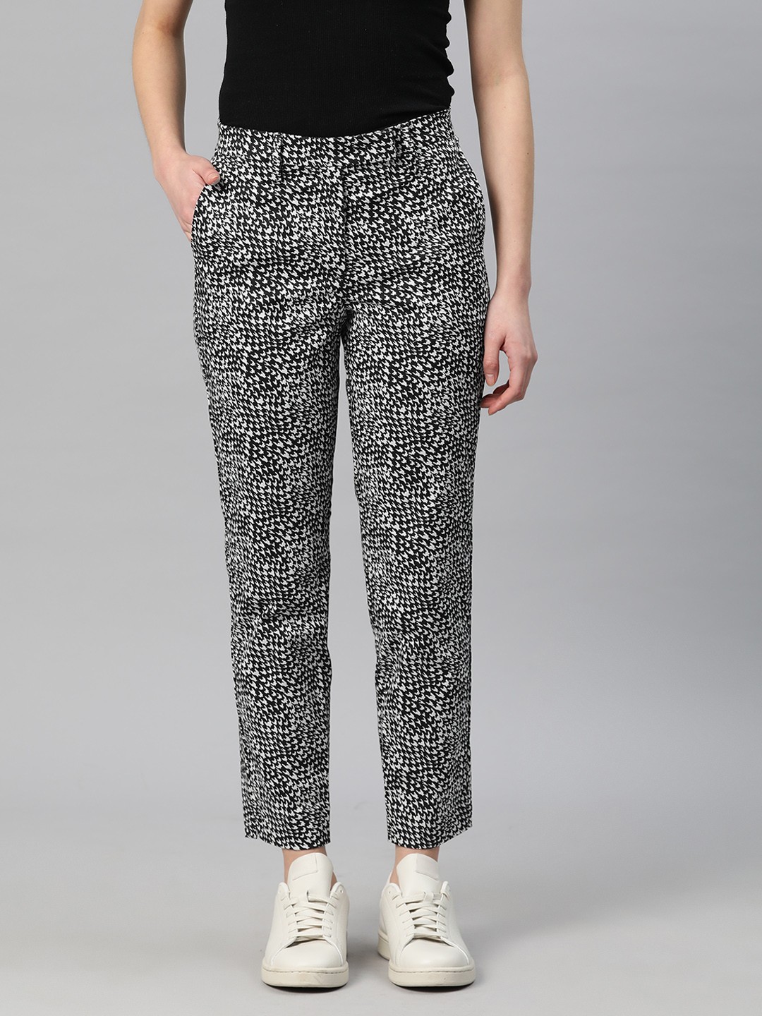

Marks & Spencer Women Houndstooth Print Slim Fit Cropped Trousers, Black