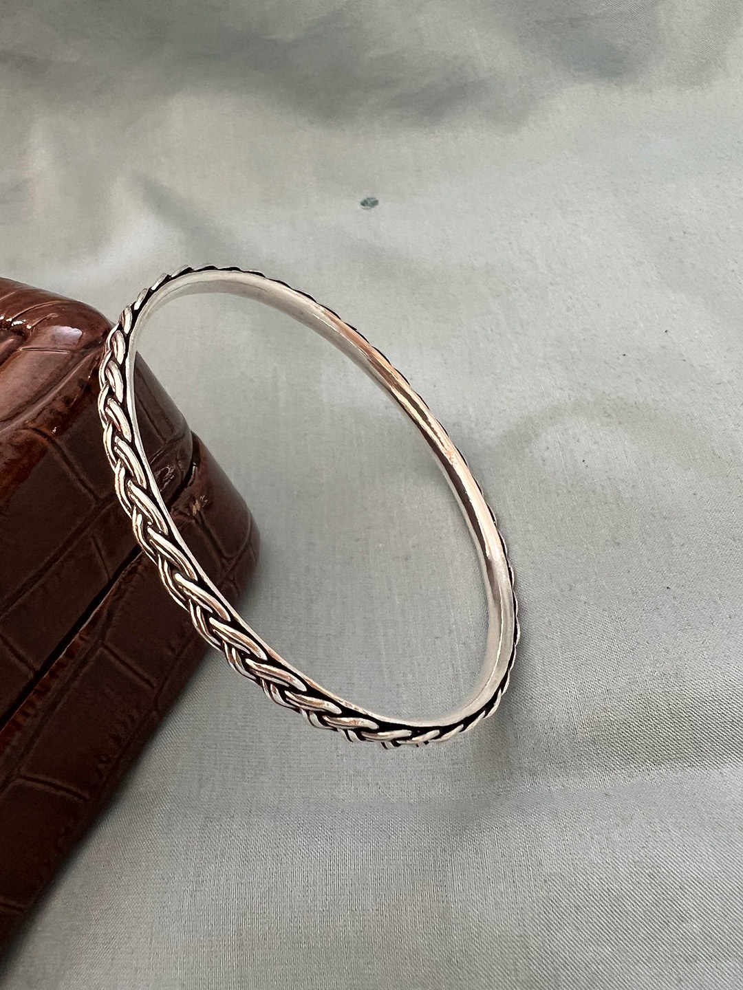 

Arte Jewels 925 Oxidised Silver Bangle