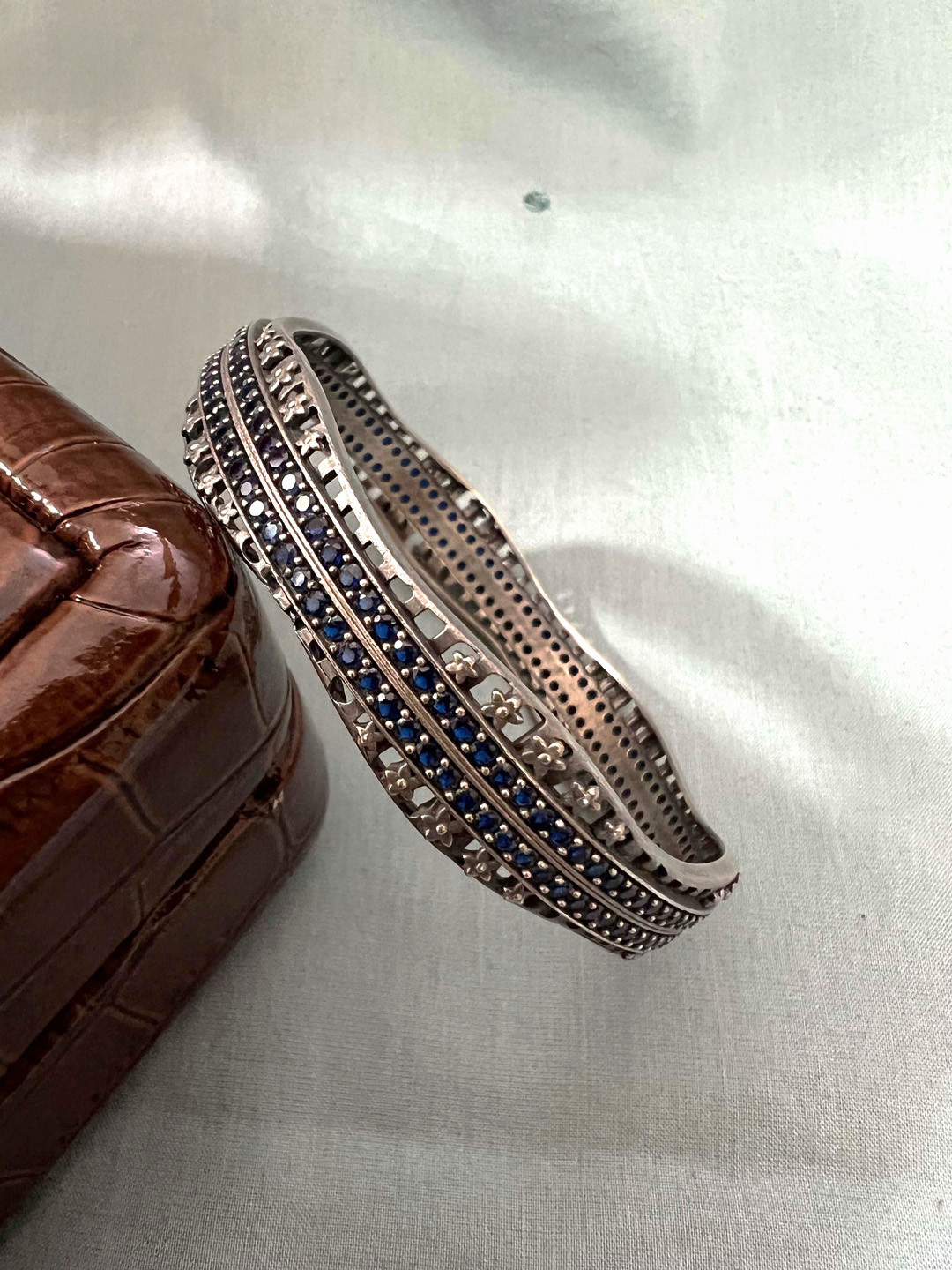 

Arte Jewels Silver Rhodium-Plated Bangle-Style Bracelet