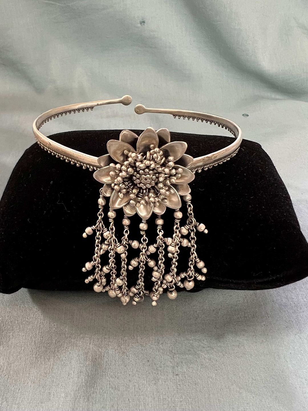

Arte Jewels Flower Shaped Arm Band, Silver