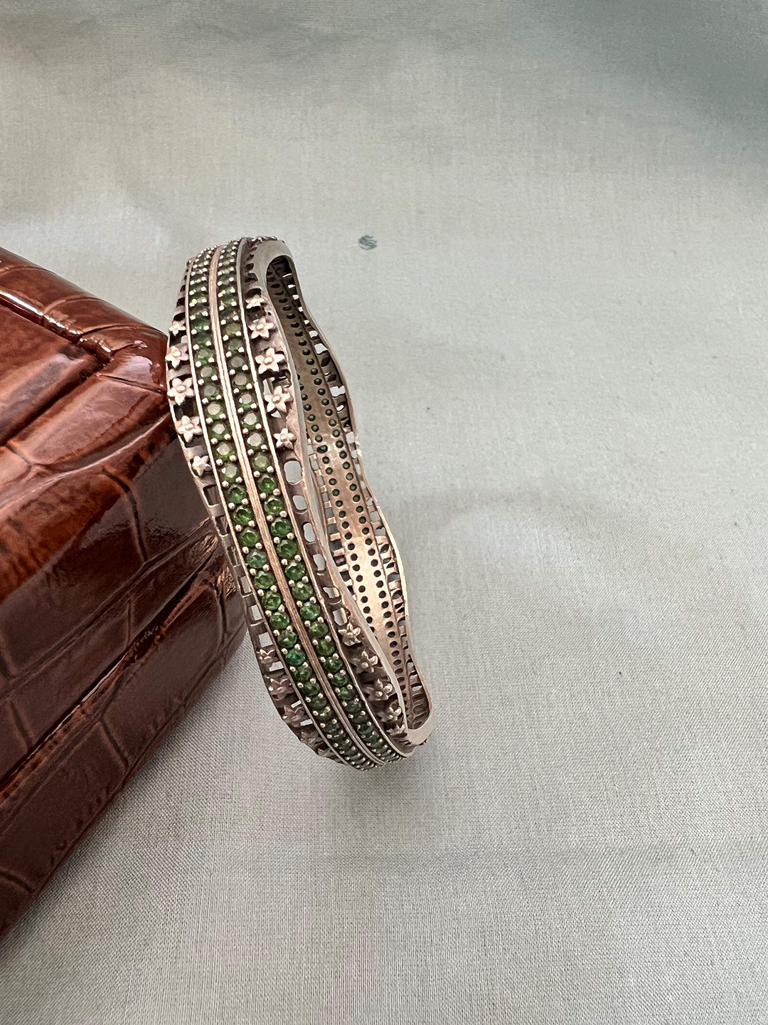 

Arte Jewels Silver-Toned Stone-Studded Bangle