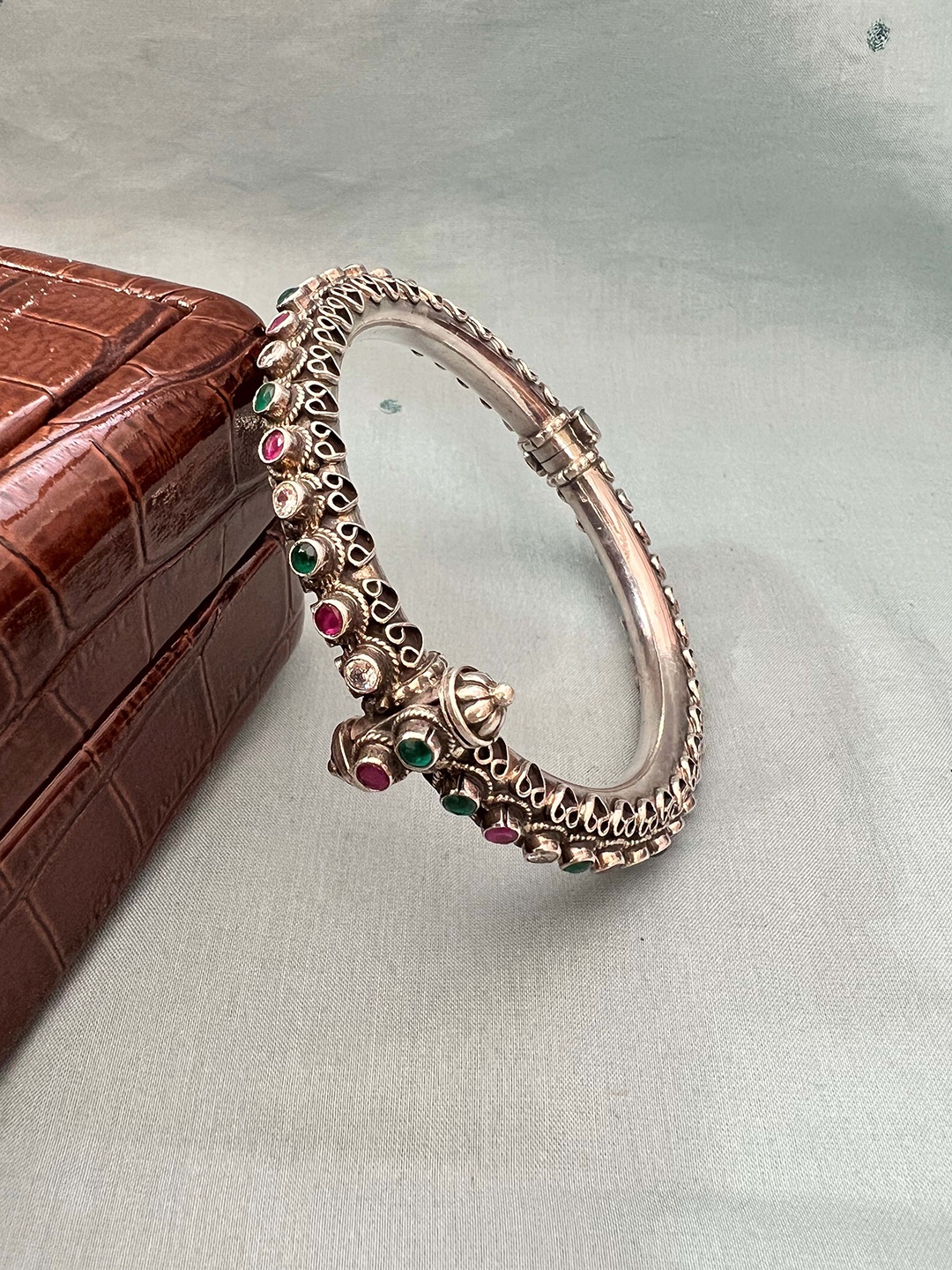 

Arte Jewels 925 Oxidised Silver Bangle with Kempstones