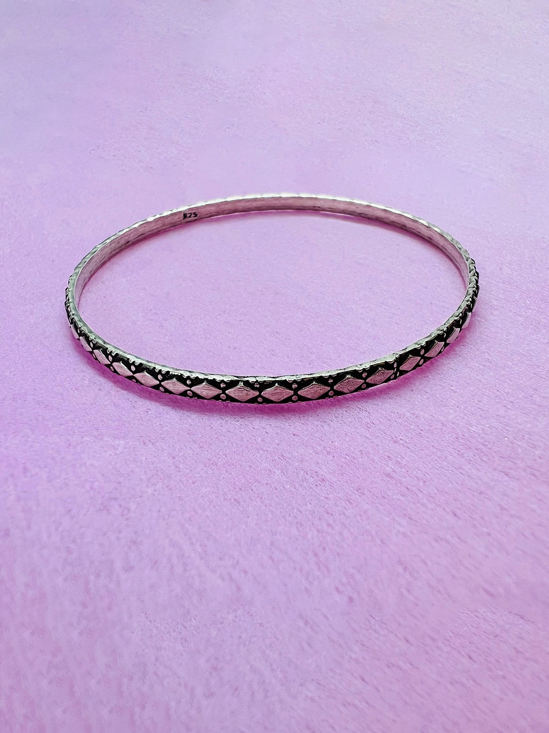 

Arte Jewels 925 Oxidised Silver Bangle