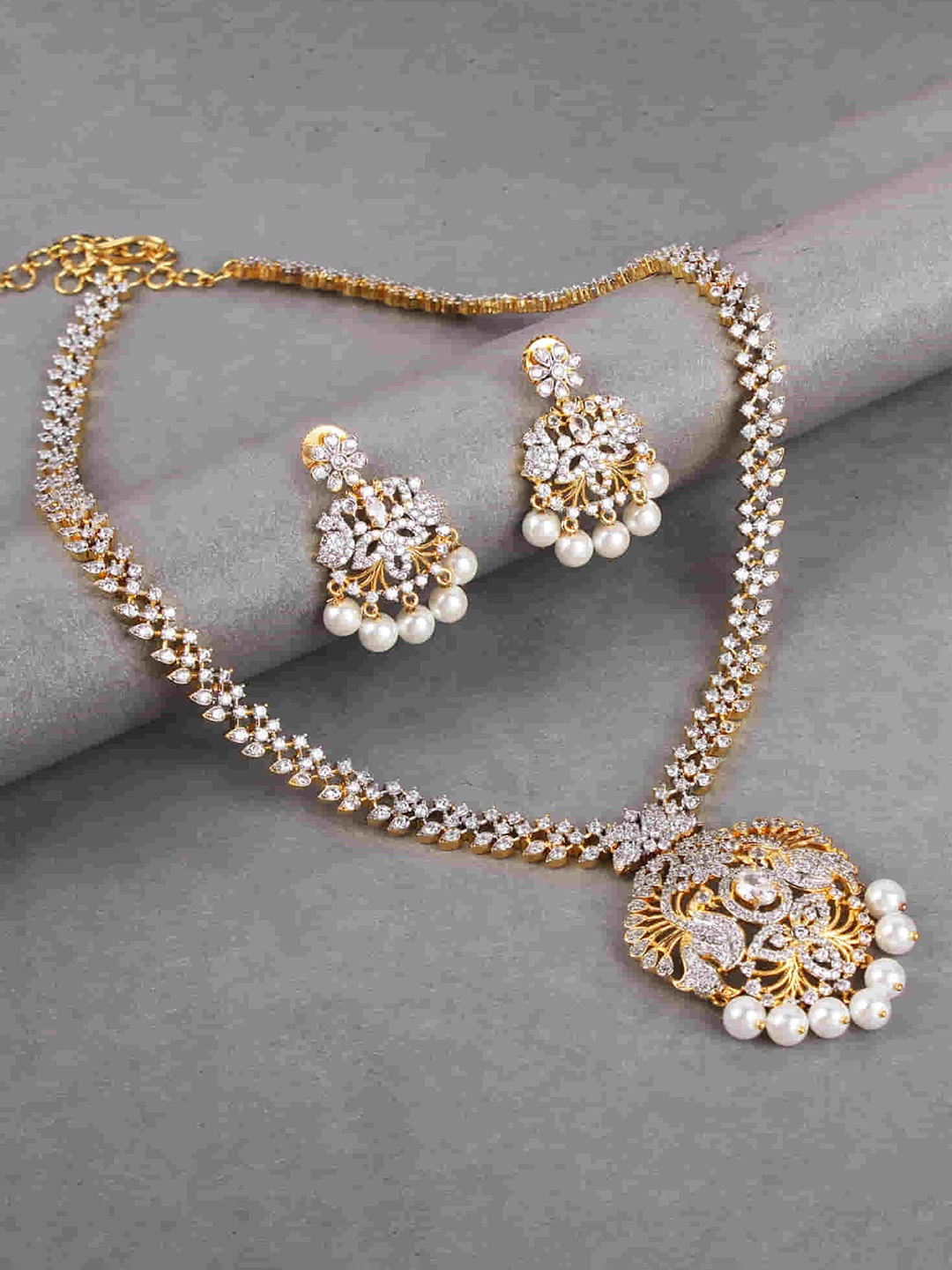 

Mirana Gold-Plated Kundan-Studded & Beaded Designer Necklace & Earrings Set