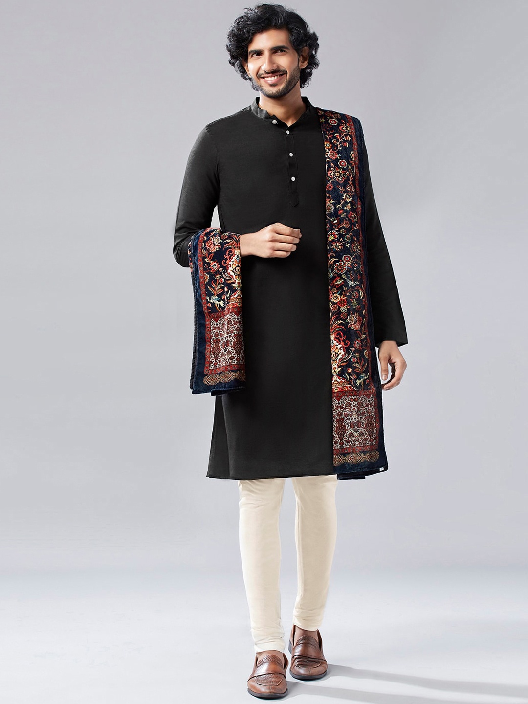 

KISAH Men Straight Kurta With Churidar & Dupatta Set, Black