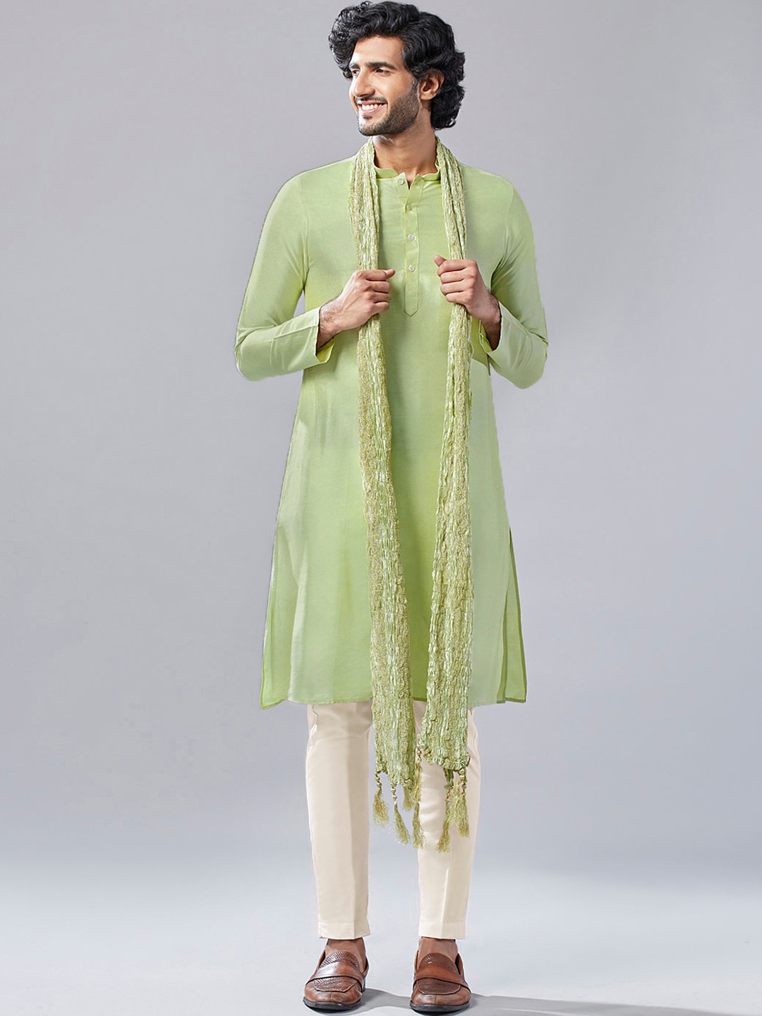 

KISAH Mandarin Collar Straight Kurta & Trousers With Dupatta, Green