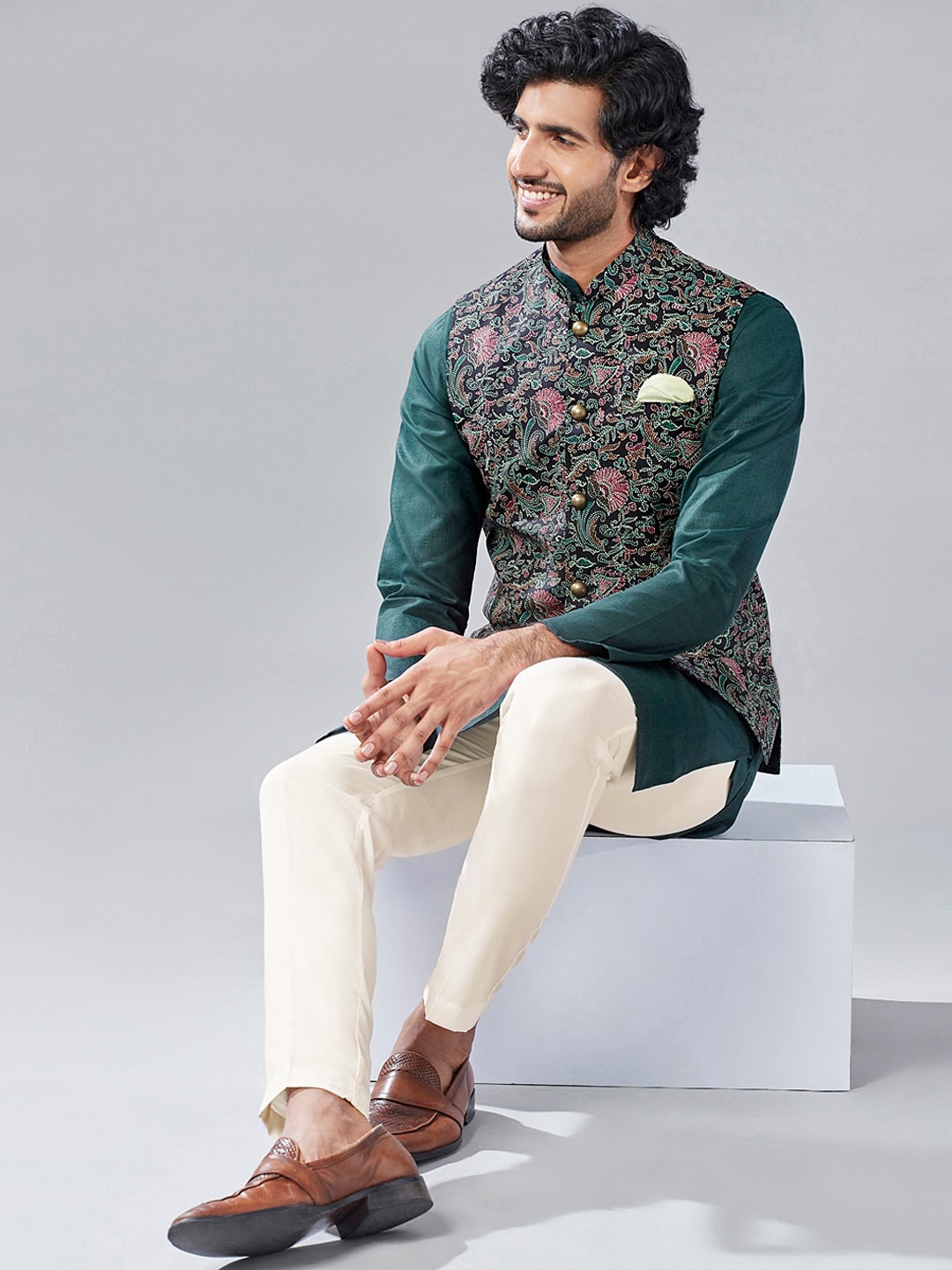 

KISAH Men Kantha Printed Regular Fit Kurta Jacket Trouser Set, Green