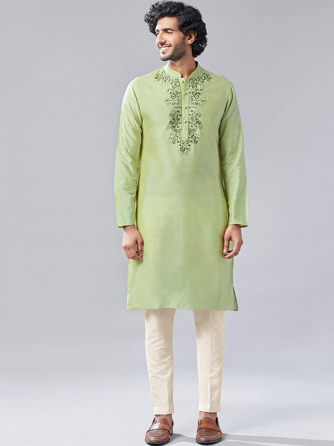 

KISAH Geometric Yoke Design Regular Thread Work Kurta With Pyjamas, Green