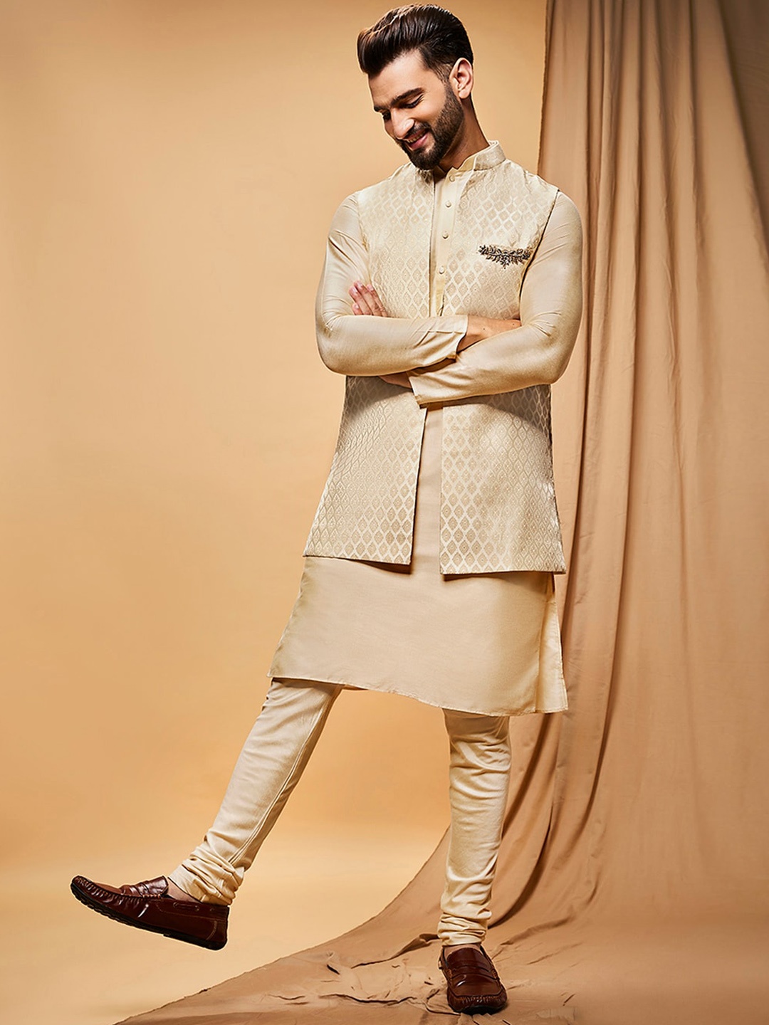 

KISAH Mandarin Collar Straight Kurta & Churidar With Nehru jacket, Cream