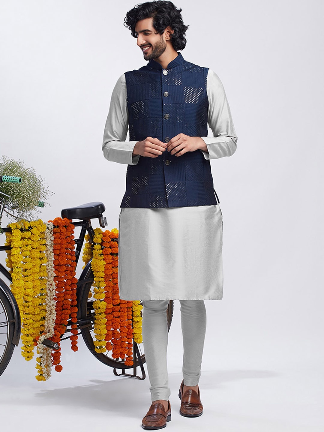 

KISAH Mandarin Collar Straight Kurta & Churidar With Jacket, Grey