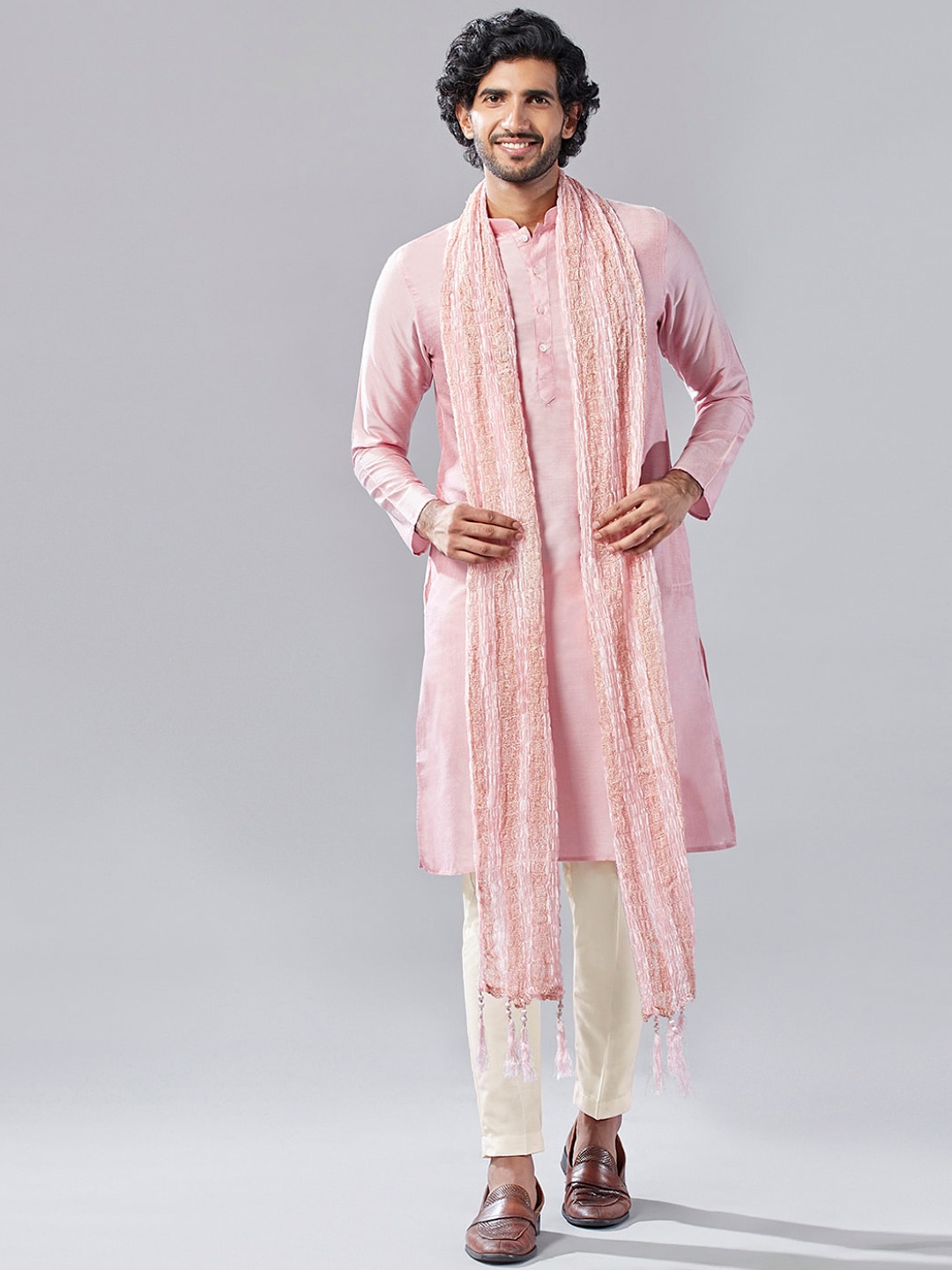 

KISAH Mandarin Collar Regular Kurta With Trousers & Dupatta, Peach