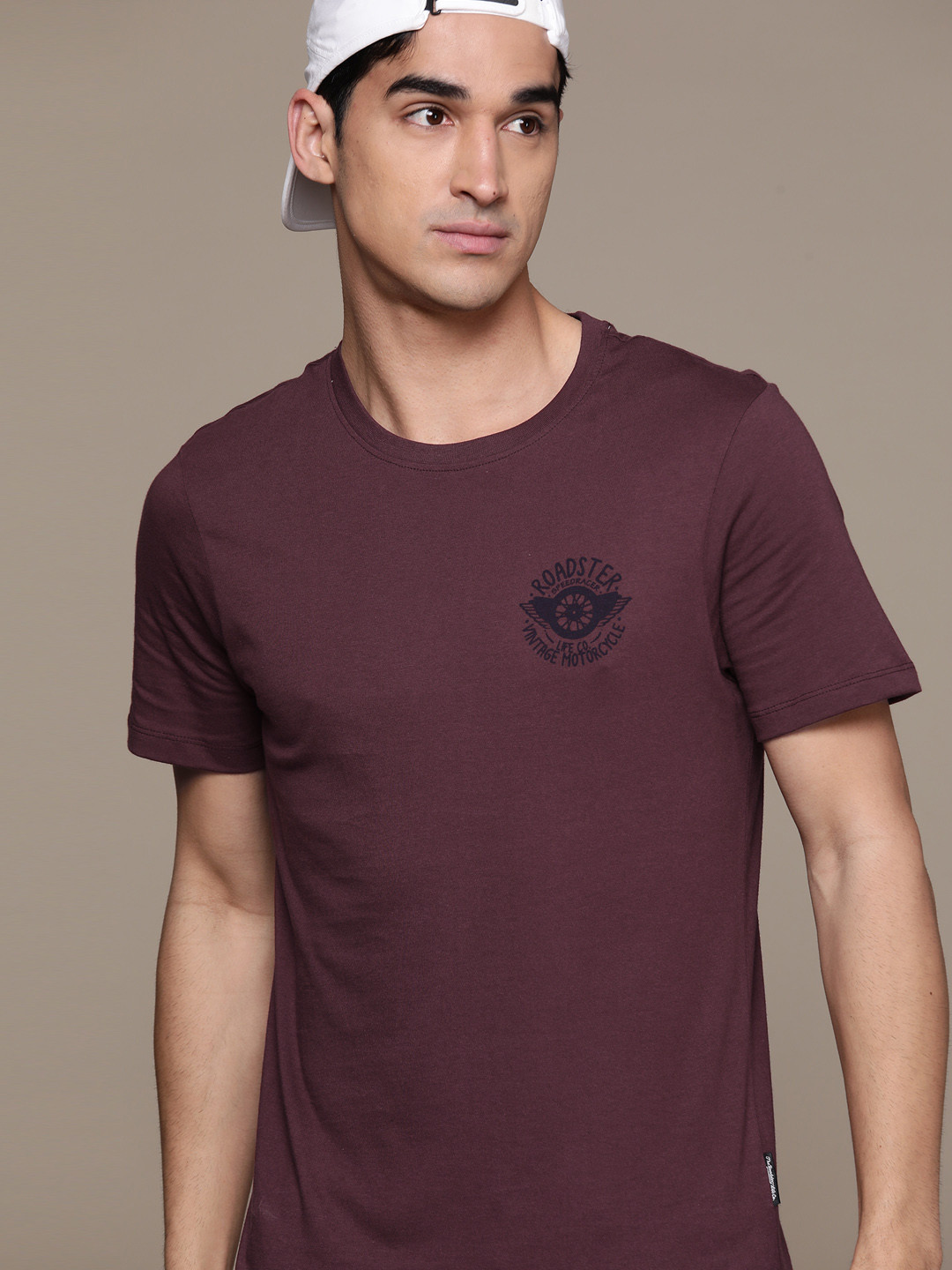 

The Roadster Lifestyle Co. Men Solid Pure Cotton T-shirt, Burgundy