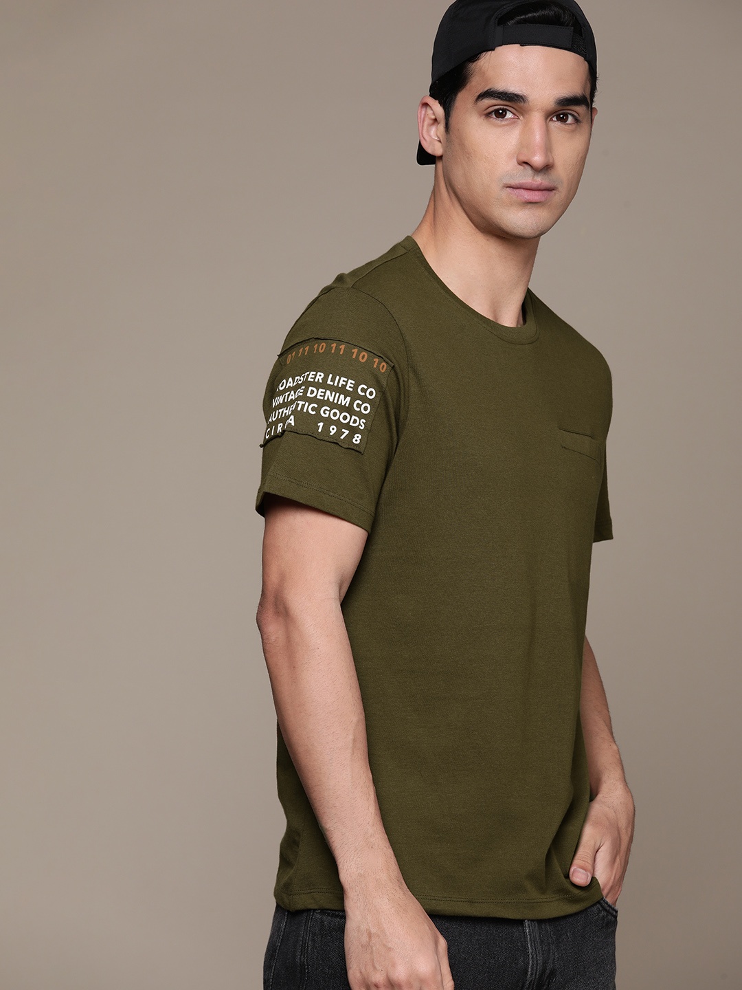

The Roadster Lifestyle Co. Men Solid Pure Cotton T-shirt, Olive