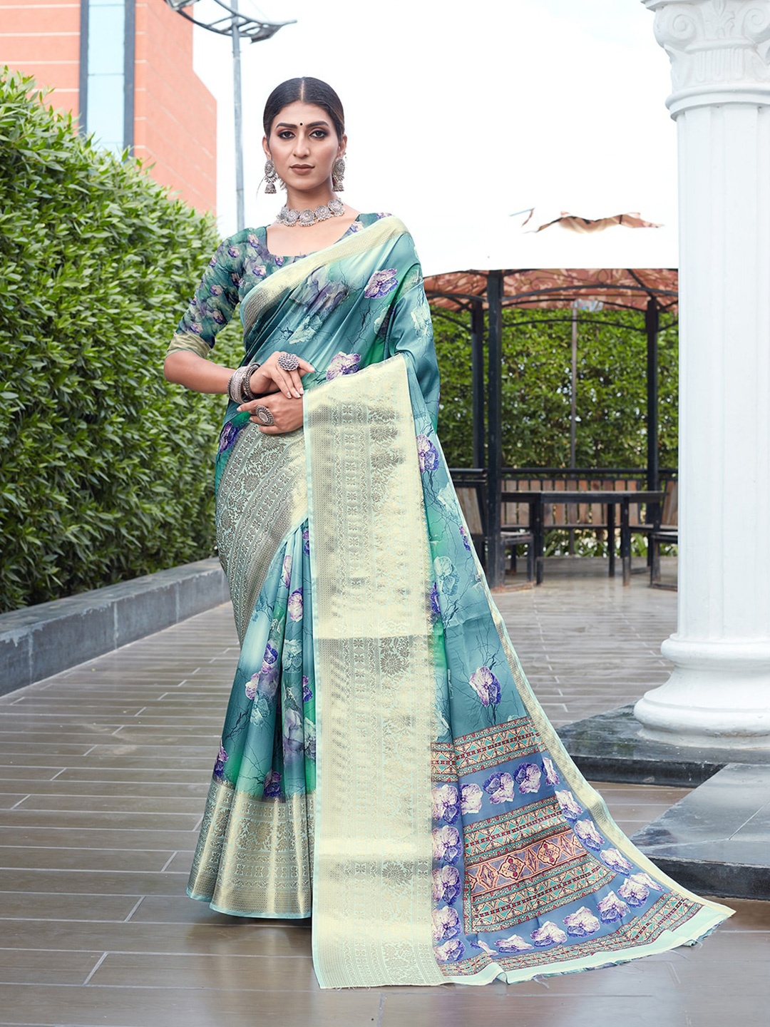 

Pisara Floral Printed Zari Detailed Silk Cotton Saree, Blue