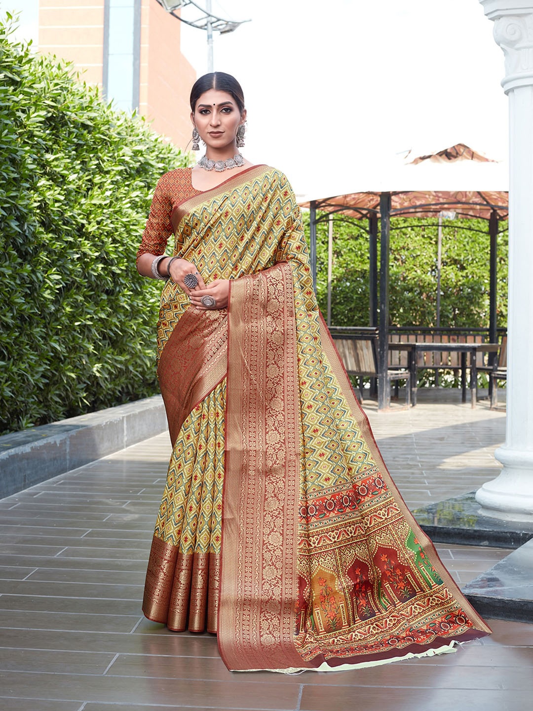 

Pisara Ethnic Motifs Printed Zari Silk Cotton Saree, Beige