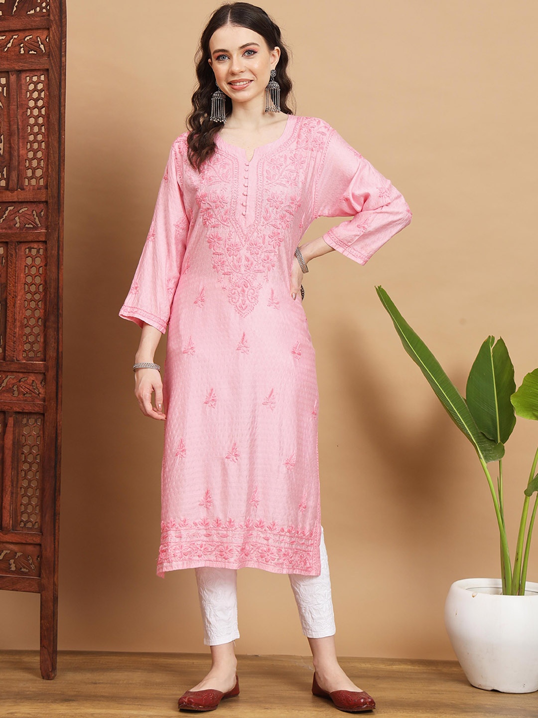 

Ethnava Ethnic Motifs Embroidered Jacquard Straight Kurta, Pink