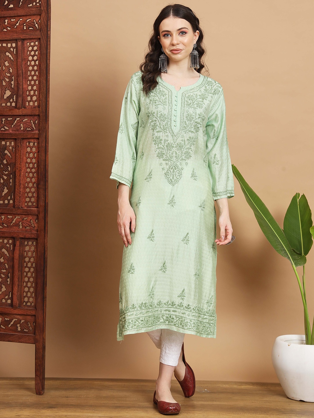

Ethnava Ethnic Motifs Embroidered Jacquard Straight Kurta, Green
